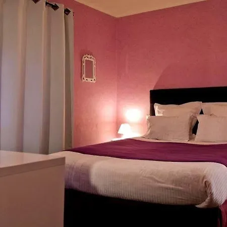 Hotel Logis Restaurant De La Poste 3*